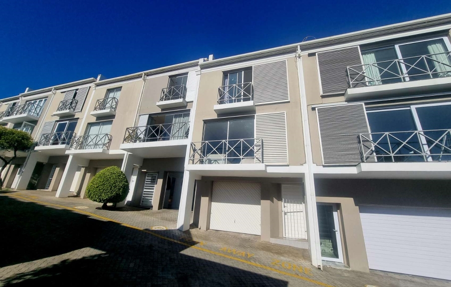 To Let 2 Bedroom Property for Rent in Green Point Western Cape
